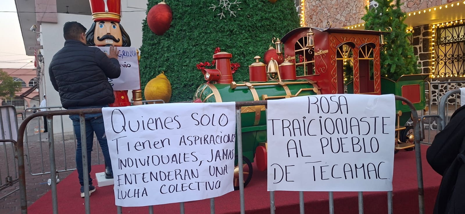 Realizan plantón en Palacio Municipal de Tecámac ante ola de despidos injustificados